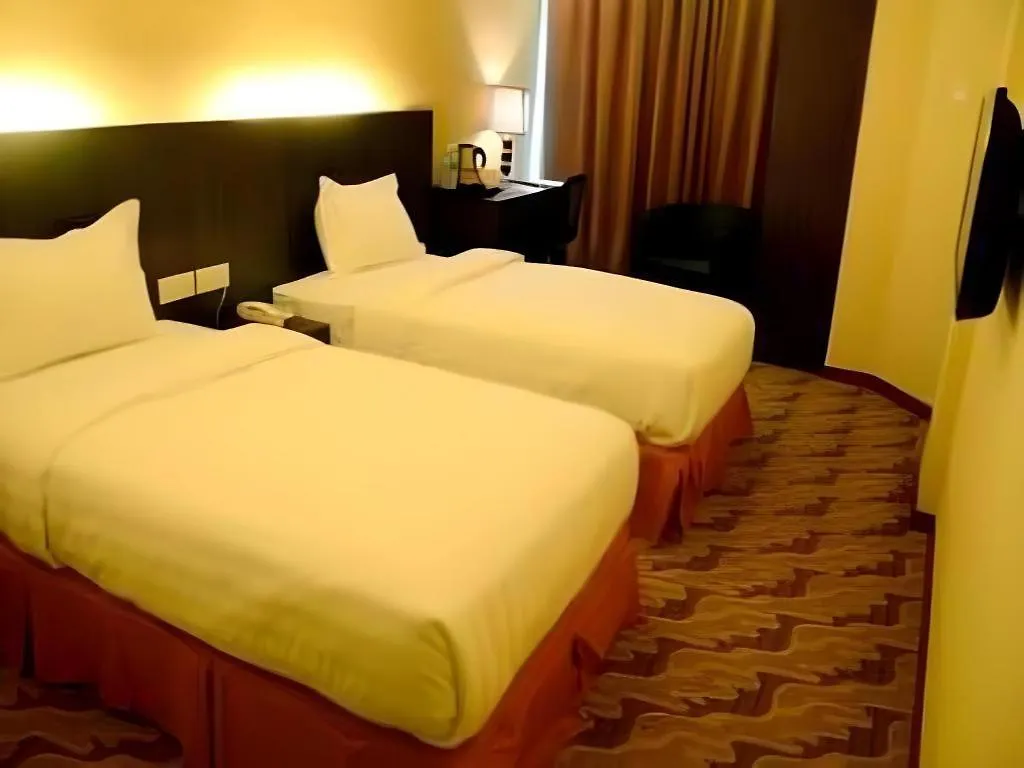 Eminent Hotel Kota Kinabalu 2*,