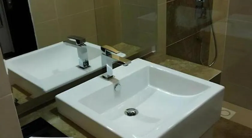 Eminent Hotel Kota Kinabalu 2*,