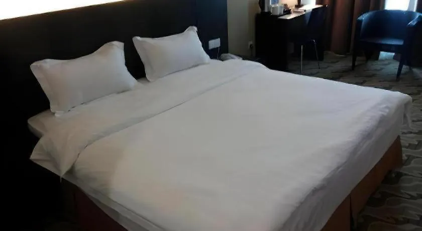 Eminent Hotel Kota Kinabalu 2*,